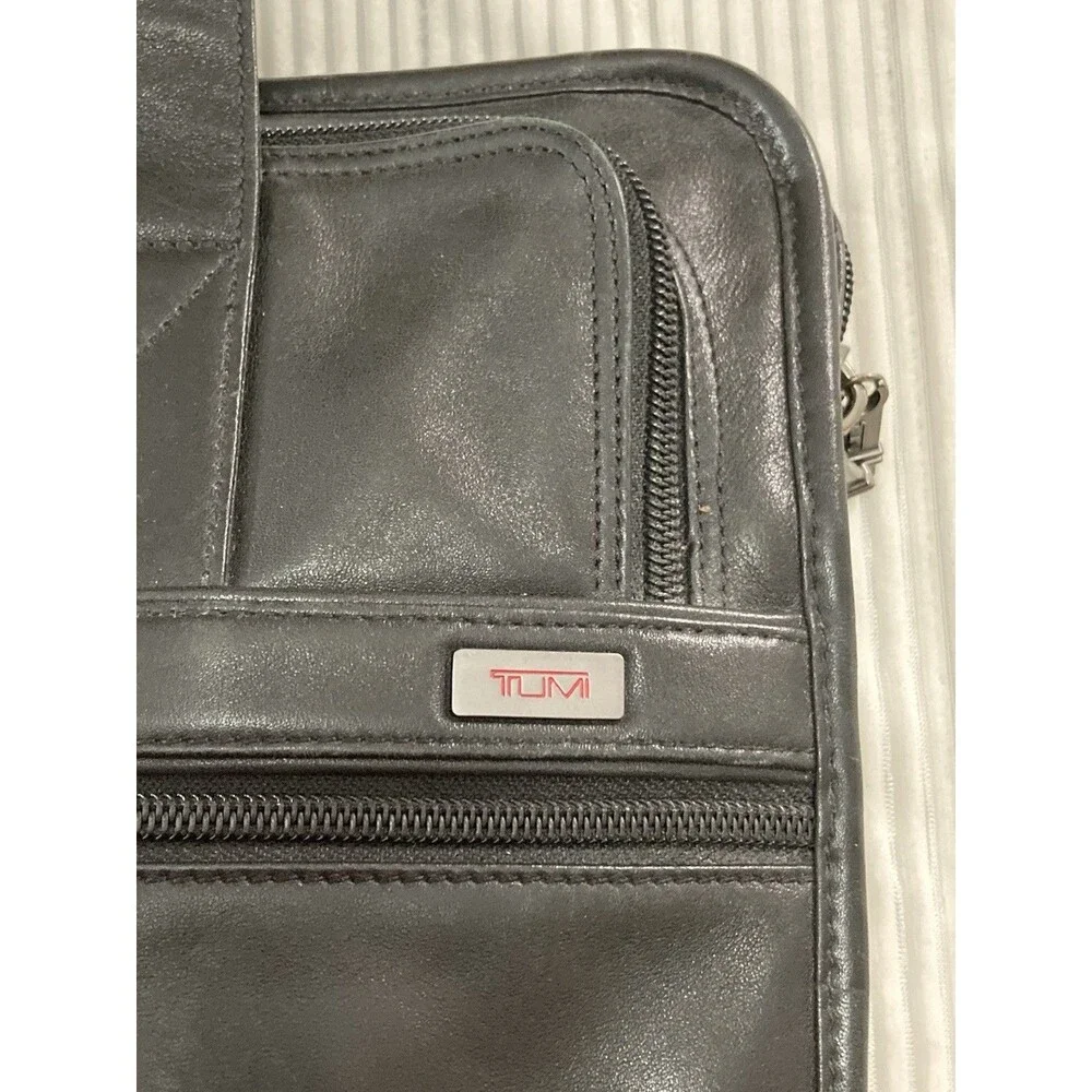 TUMI Black Leather Briefcase Laptop Bag 15" Business Travel Work Case 9601D4 - Picture 3 of 16